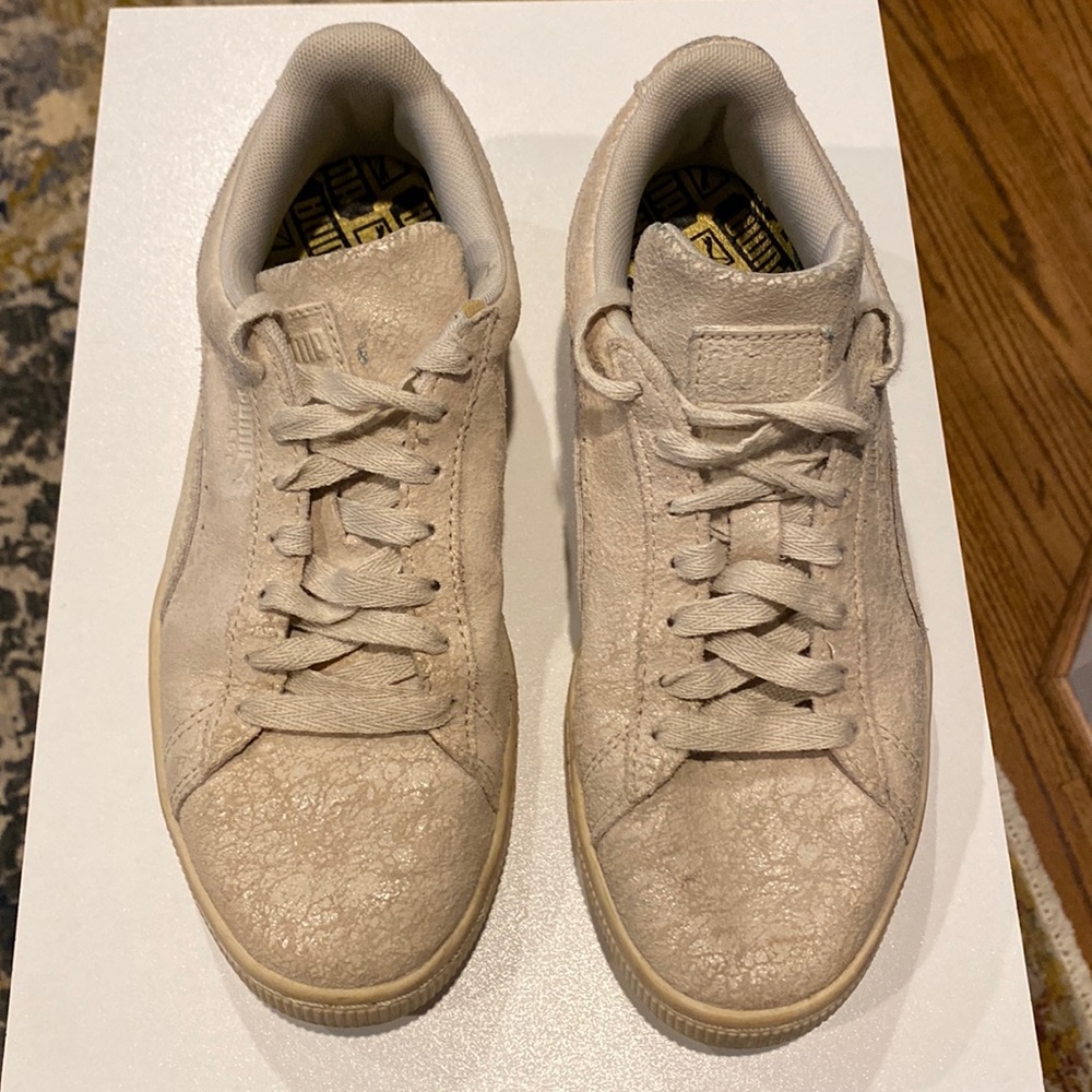 Puma sneakers 7.5 neutral with shine